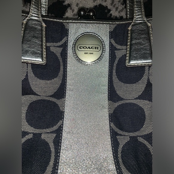 Coach purse. - Picture 15 of 16
